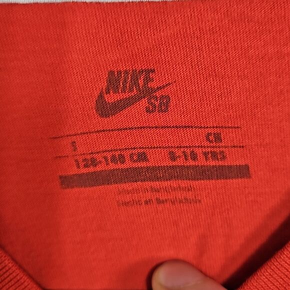 Nike SB Kids Size Small Red T-Shirt - Picture 3 of 4